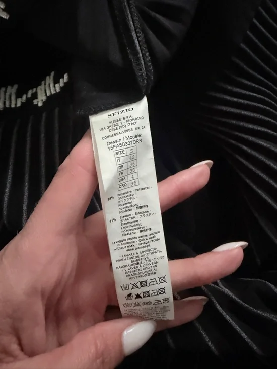 Elevate your wardrobe with this stunning Sfizio Made in Italy pleated skirt 🤍 S - Picture 5 of 5